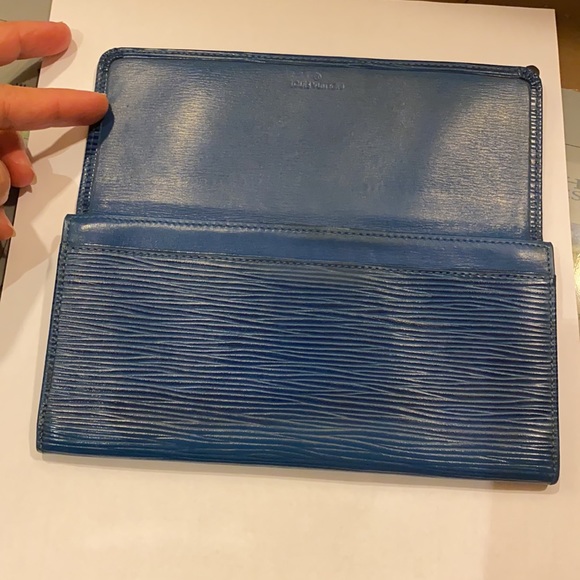 Bi-fold Epi Wallet - Picture 3 of 8